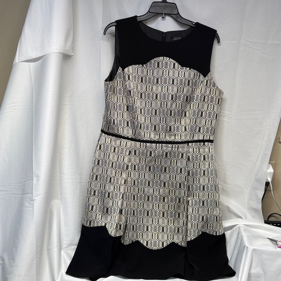 Tahari Arthur S Levine  Black rose silver Jacquard Fit & Flare Dress size 14 - Picture 3 of 11